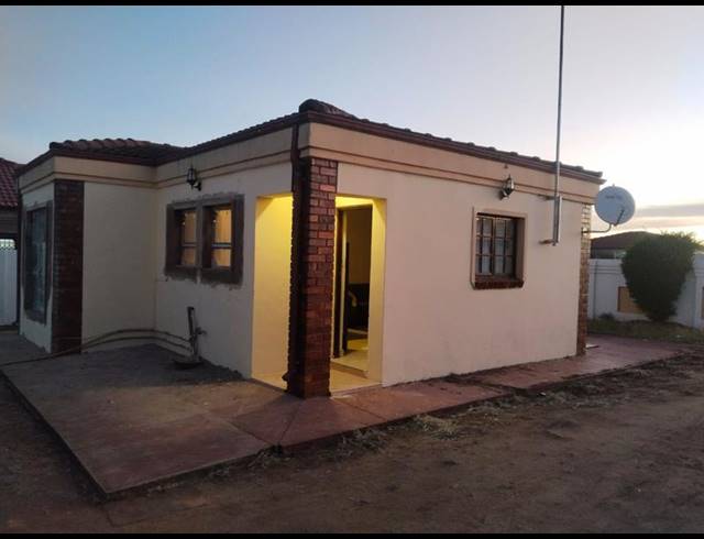 2 BEDROOM HOUSE FOR SALE IN LOUIS TRICHARDT